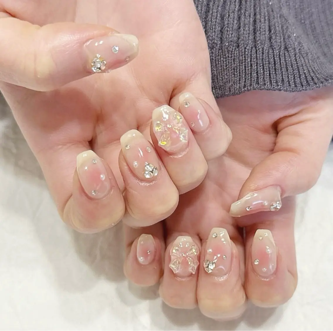 ネイル オーロラネイル チークネイル ピンク リボン ストーンネイル ハンドネイル peaberry nailのネイルデザイン