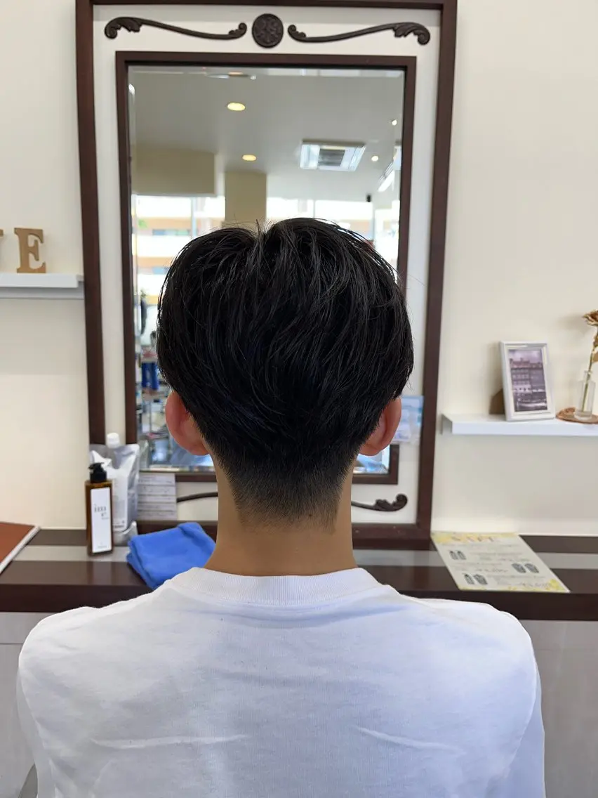 ショート メンズ センターパート 刈り上げ 🧊メンズ特化🧊 高木航希のヘアスタイル