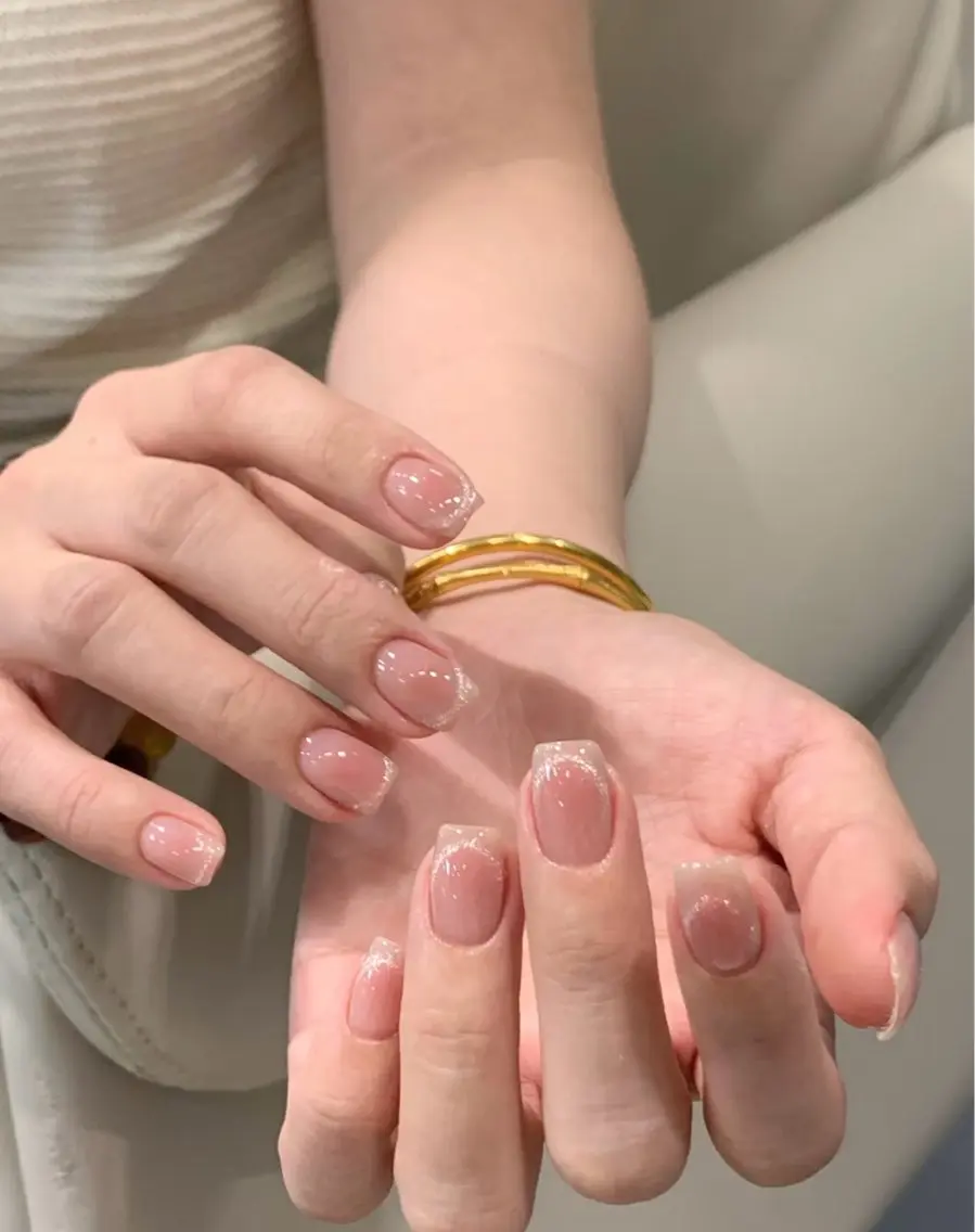 ネイル アートネイル オーロラネイル チークネイル フレンチネイル ガラスフレンチ 🎀YooLi Nail salonのネイルデザイン