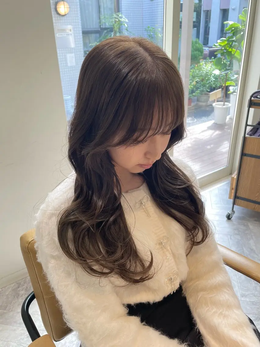 ロング カラー ミルクティー× グレージュMOMOのヘアスタイル