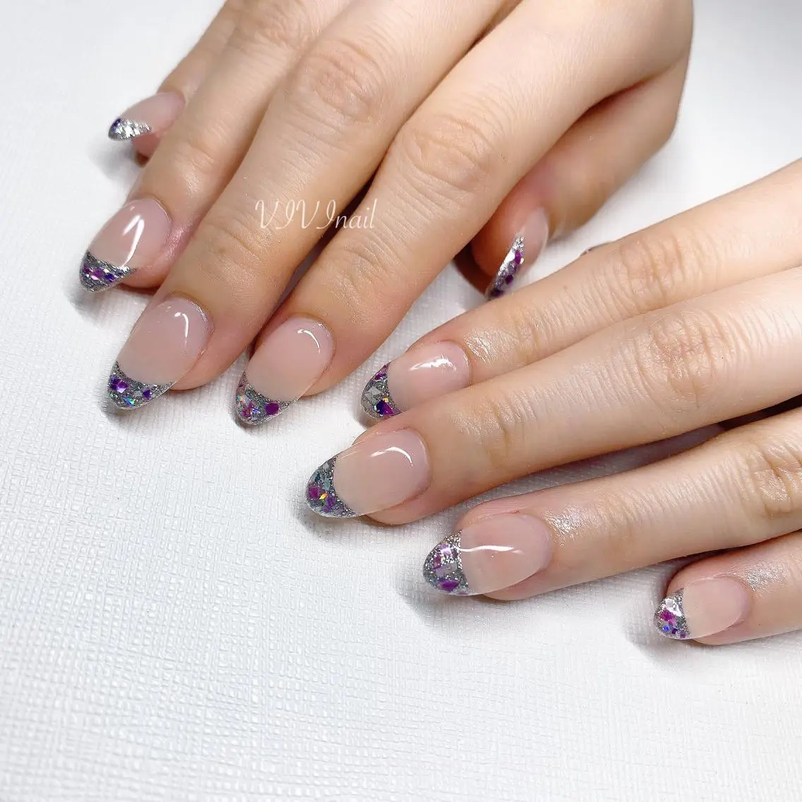 ネイル フレンチネイル ガラスフレンチ キラキラネイル ハンドネイル vivi nailのネイルデザイン