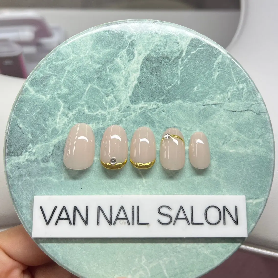 ネイル ボルドー ブラウン チークネイル ドット フットネイル ハンドネイル ハンドケア VAN NAIL SALON海老名店のネイルデザイン