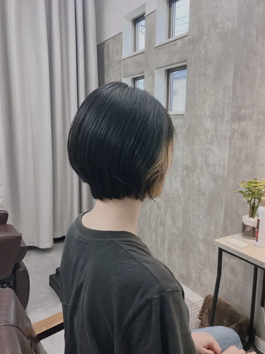 ショート カラー ハイライトカラー ボブ 顔周りカット ハイライト 韓国風ヘア 1席のみの 美容室IKKIのヘアスタイル