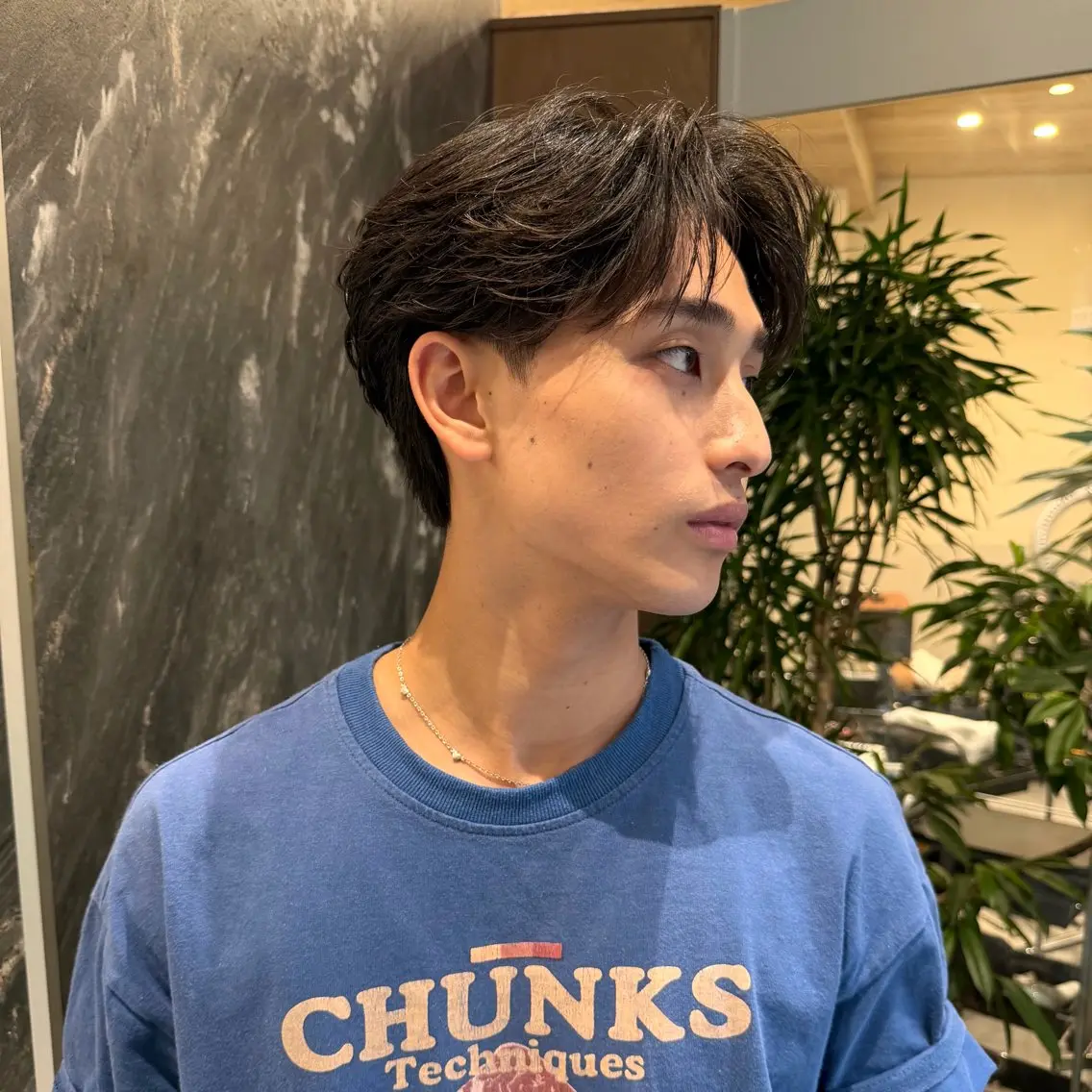ミディアム パーマ メンズ ミディアムパーマ ダウンパーマ フェザーパーマ メンズパーマ 刈り上げ カット パーマ 💈原宿指名No.1 センターパート💈のヘアスタイル