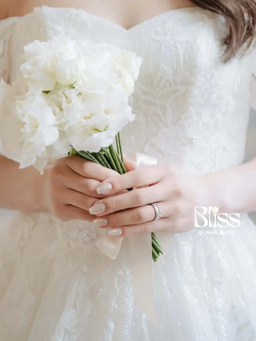 ネイル オーロラネイル 氷ネイル・うるうるネイル ブライダルネイル ハンドネイル NAIL BLISSのネイルデザイン