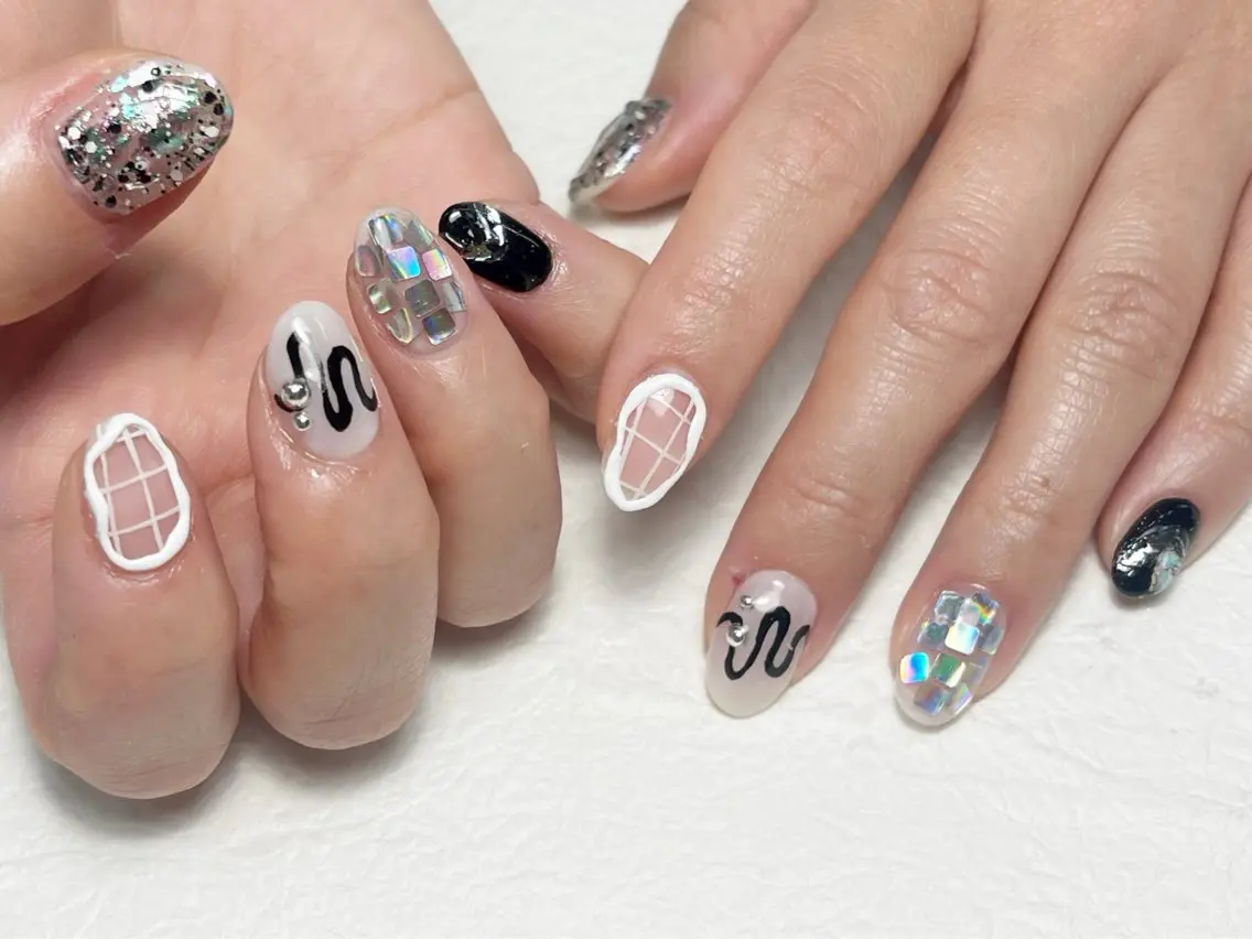 ネイル アートネイル フットネイル ジェルネイル キラキラネイル 韓国ネイル ハンドネイル Y nail なんば堀江店のネイルデザイン