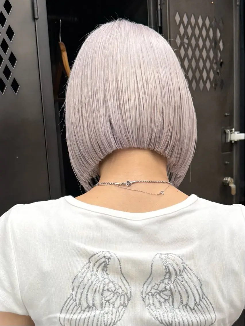 ミディアム カラー イツク ⚡️ ルーツ/ハイトーンのヘアスタイル