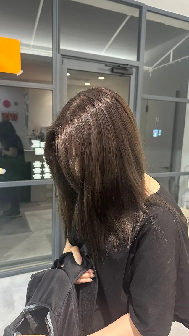 ミディアム カラー ベージュカラー ブリーチ ブラウンカラー ブラウンベージュ 透明感カラー ヘアカラー 西野 未桜のヘアスタイル