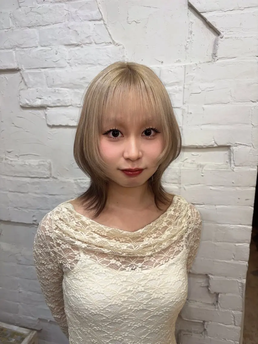 ミディアム カラー ベージュカラー ブリーチ デザインカラー ハイトーンカラー シルバー ヘアカラー トリートメント 艶髪/ハイトーン/ ヘアセット/モエノのヘアスタイル