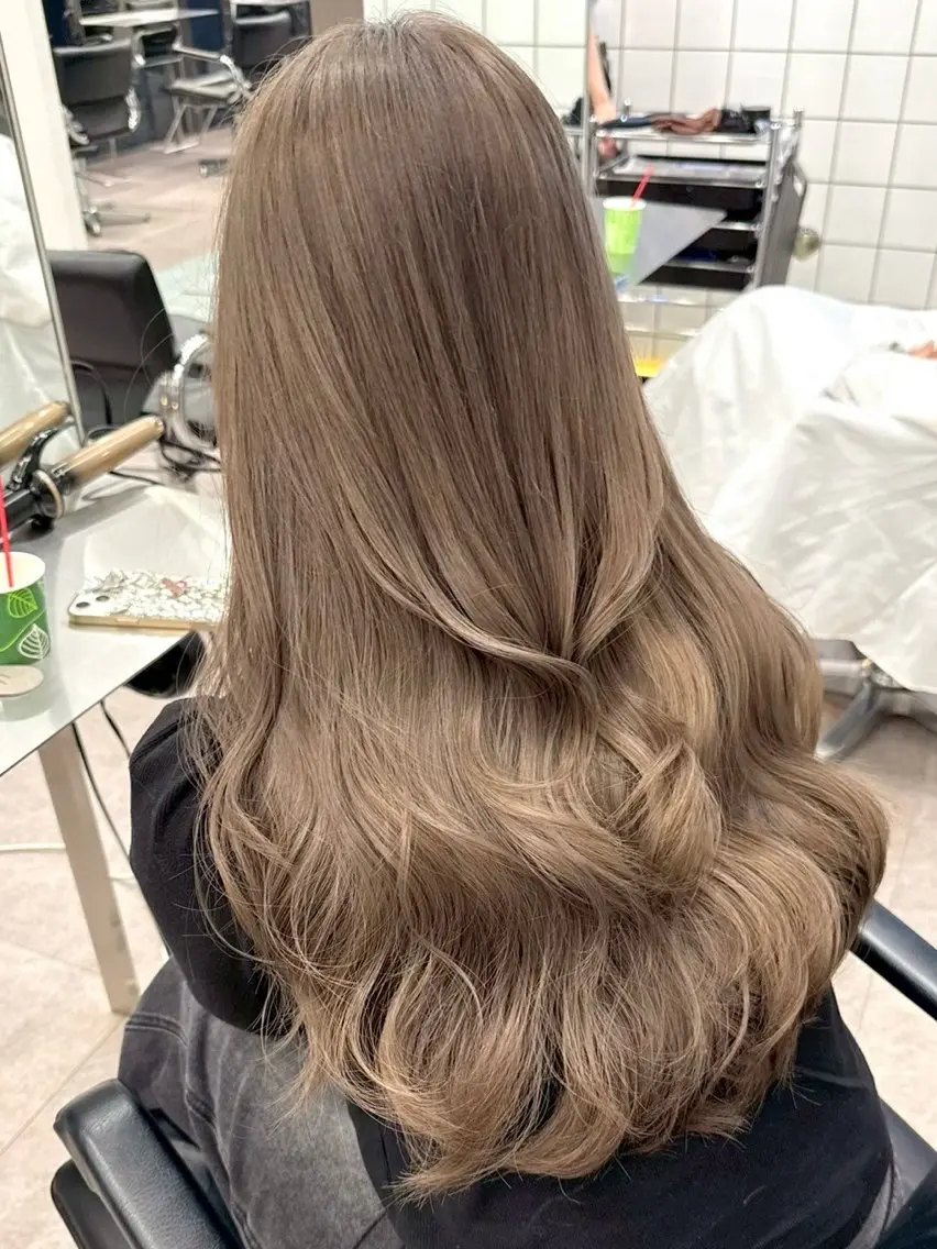 ロング ヘアカラー ヘーゼルブラウン🤎 ゆり🫧のヘアスタイル