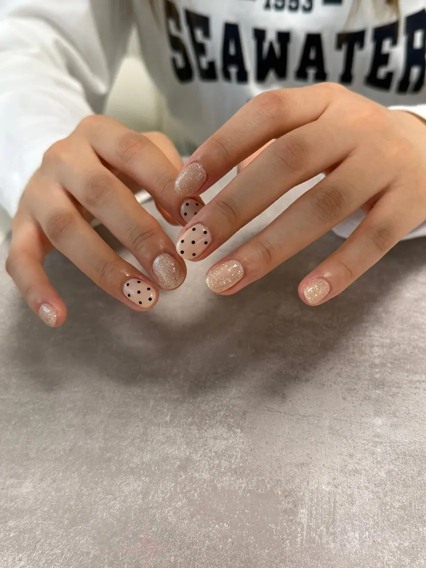 ネイル ドット フラッシュネイル ハンドネイル nailroom amyのネイルデザイン
