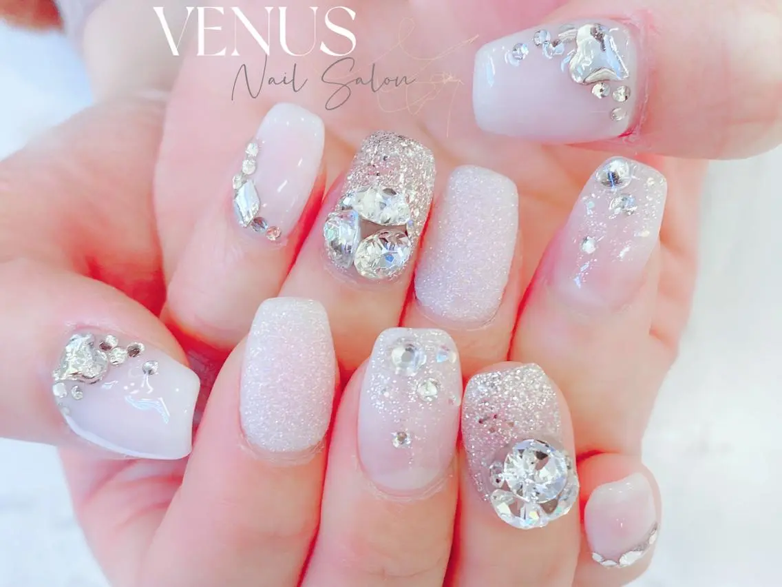 ミディアム VENUS Nail ★池袋徒歩2分のネイルデザイン