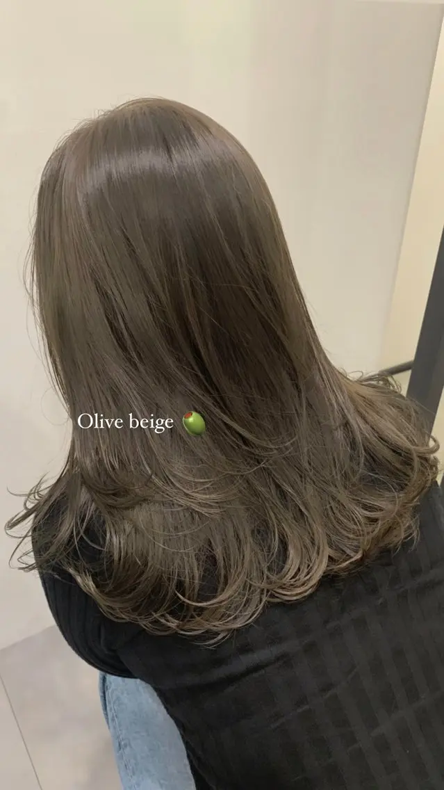 セミロング カラー ブリーチ グレージュ ブリーチなしカラー オリーブグレージュ オリーブグレー 落合希 Olivebeigeのヘアスタイル