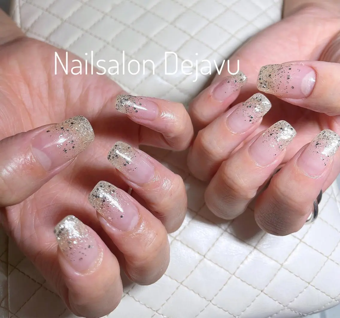 ネイル アートネイル ジェルネイル グラデーション ラメ(グリッター) ラメグラデーション ハンドネイル Nail salon Dejavu 🌿のネイルデザイン