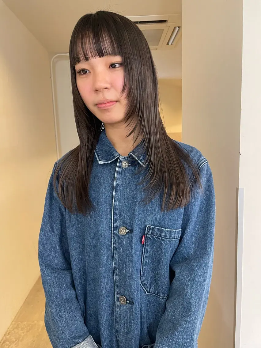 セミロング カラー 透明感カラー グレージュ ラベンダーカラー ラベンダーグレージュ ラベンダーグレー カット ヘアカラー トリートメント MIU/ルーツカラー 顔まわりレイヤーのヘアスタイル