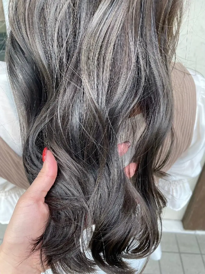 カラー ヘアカラー トリートメント 束感まつぱ🫧 なつき🫧のヘアスタイル