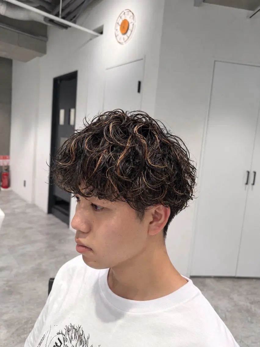 ショート カラー パーマ メンズ メンズハイライト メンズパーマ ハイライトカラー ハイライト メンズ/レイヤー ✨辻 日向のヘアスタイル