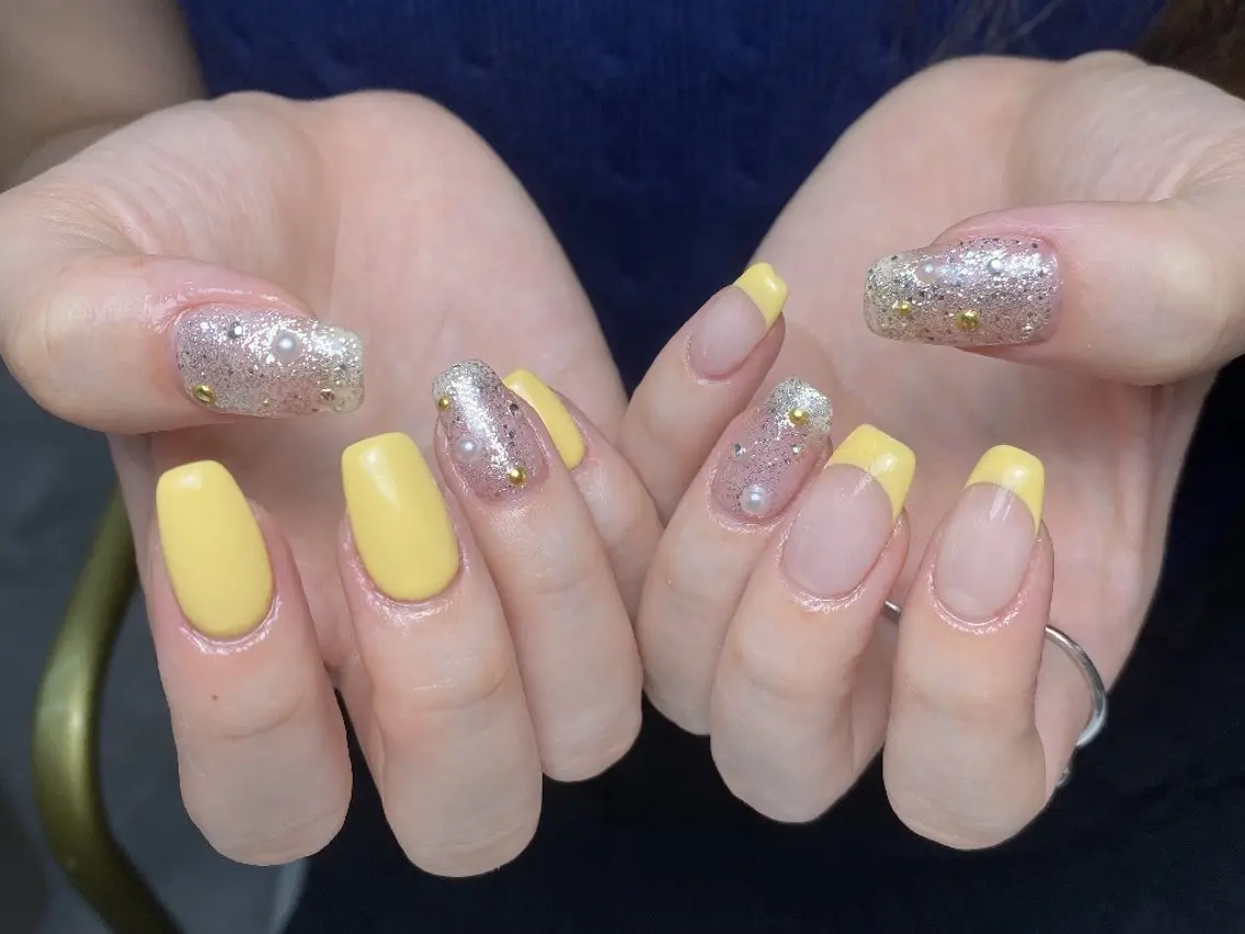 ネイル チークネイル フレンチネイル ジェルネイル ガーリー キラキラネイル ハンドネイル UM Nail Salonのネイルデザイン