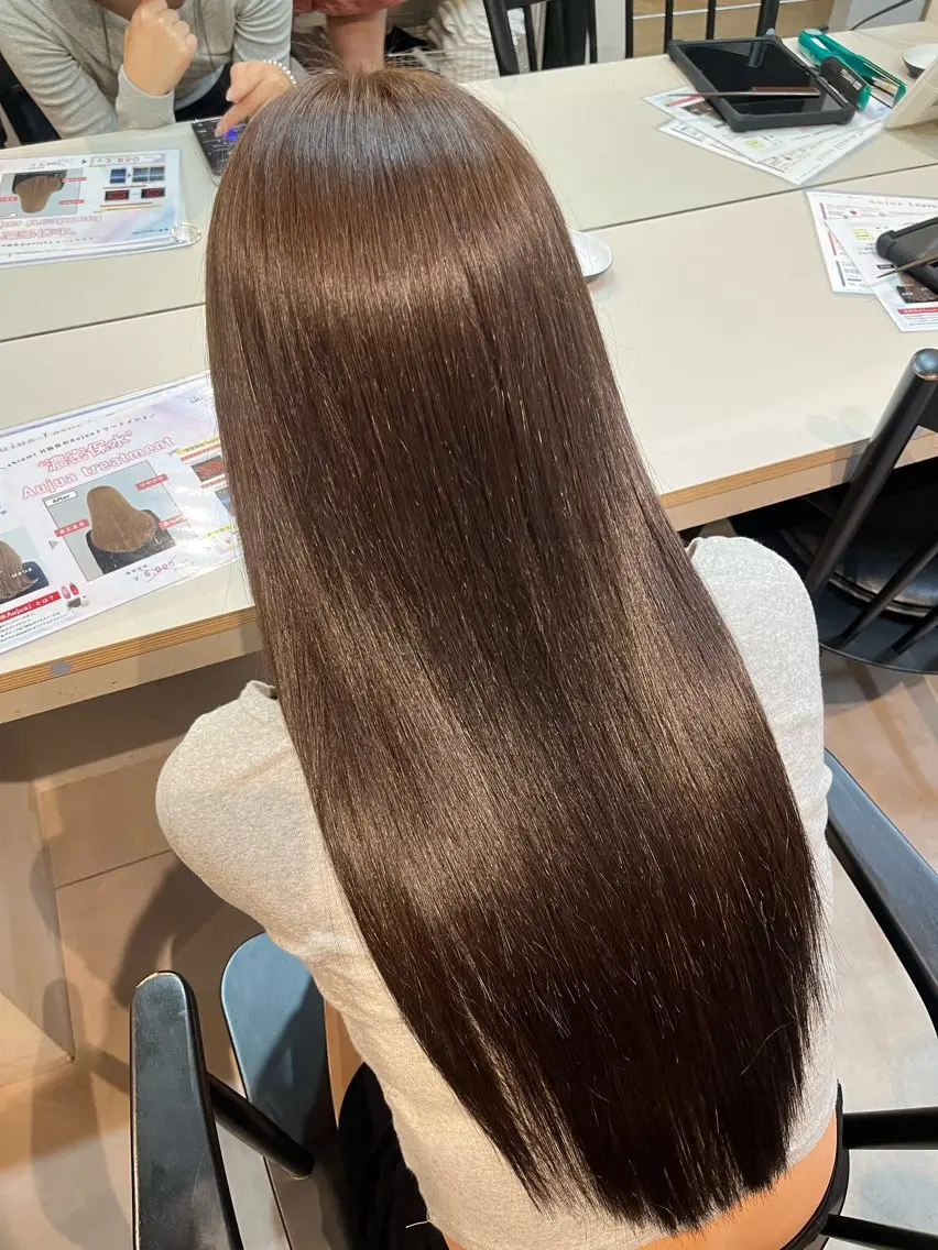 セミロング 髪質改善 塩津 百華のヘアスタイル
