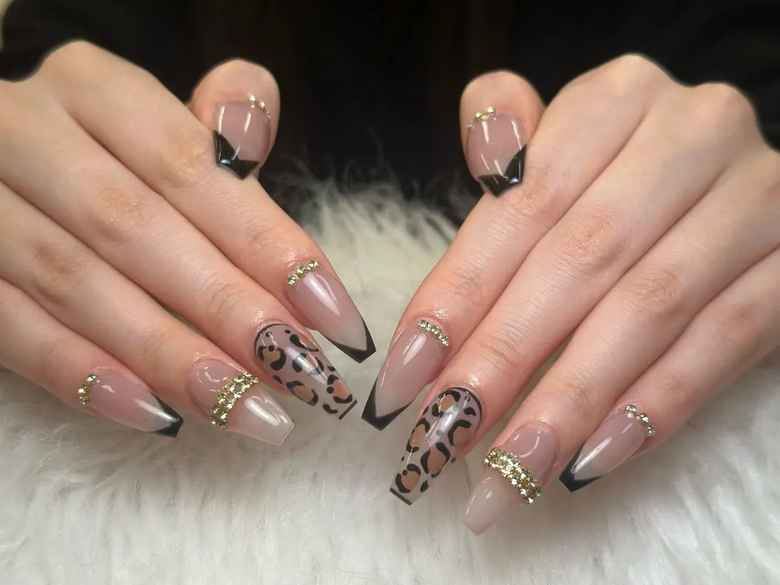 ネイル チークネイル ドット フレンチネイル グラデーション 韓国ネイル ハンドネイル Lisa Nail Salonのネイルデザイン