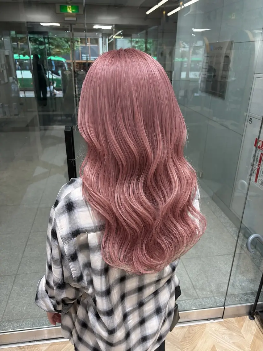 ロング ヘアカラー 🩶ハイトーン🖤 URARAのヘアスタイル