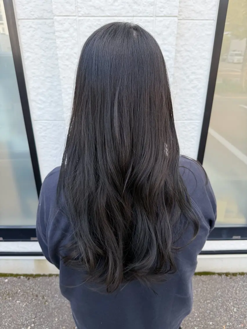 ロング カラー 黒髪 ブルーカラー ブルーブラック ヘアカラー 韓国風透明感カラー✨ 播磨茉侑のヘアスタイル
