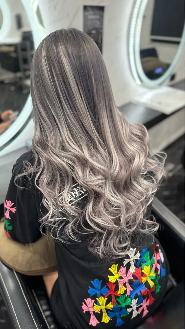ロング エクステ ヘアカラー エクステ LOHAS Rioのヘアスタイル