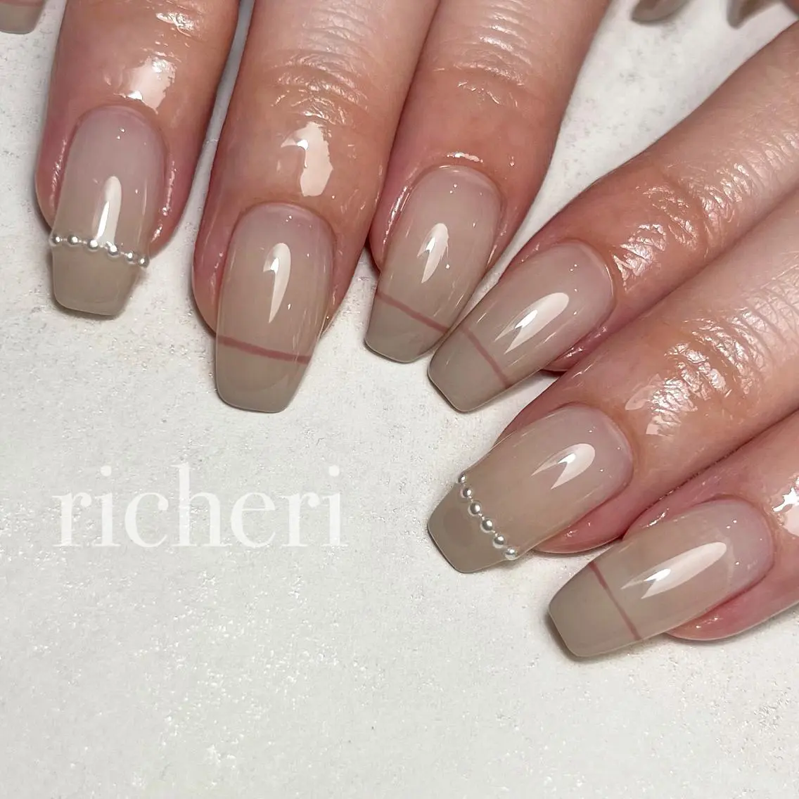 ミディアム ネイル オーロラネイル フレンチネイル マグネットネイル ハンドネイル richeri beautyのネイルデザイン