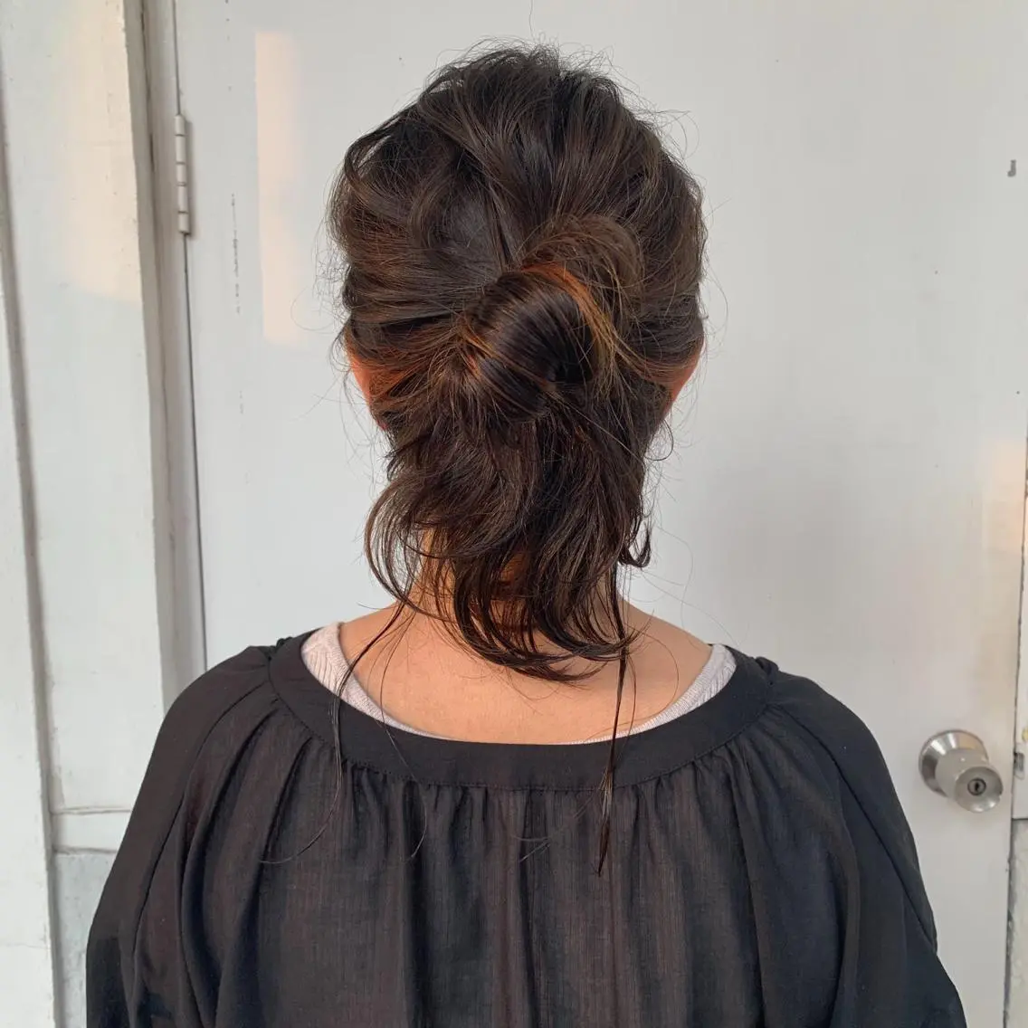 セミロング カラー ヘアアレンジ お団子ヘア イヤリングカラー m ā l o.🌷 サカモトマイコのヘアスタイル
