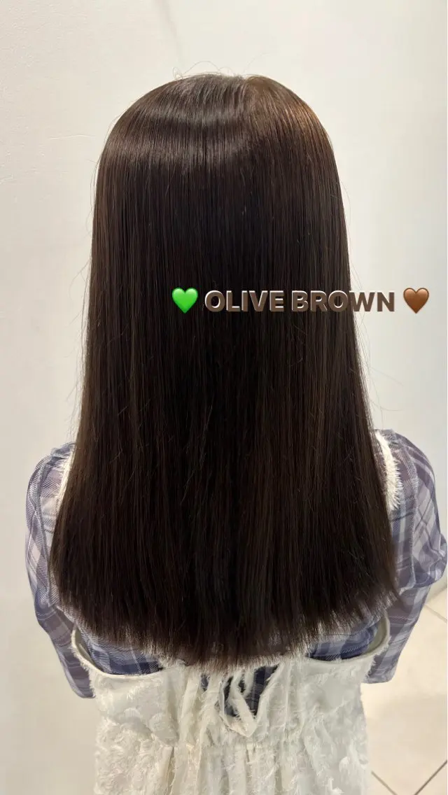セミロング カラー 💚 AKI 💚のヘアスタイル
