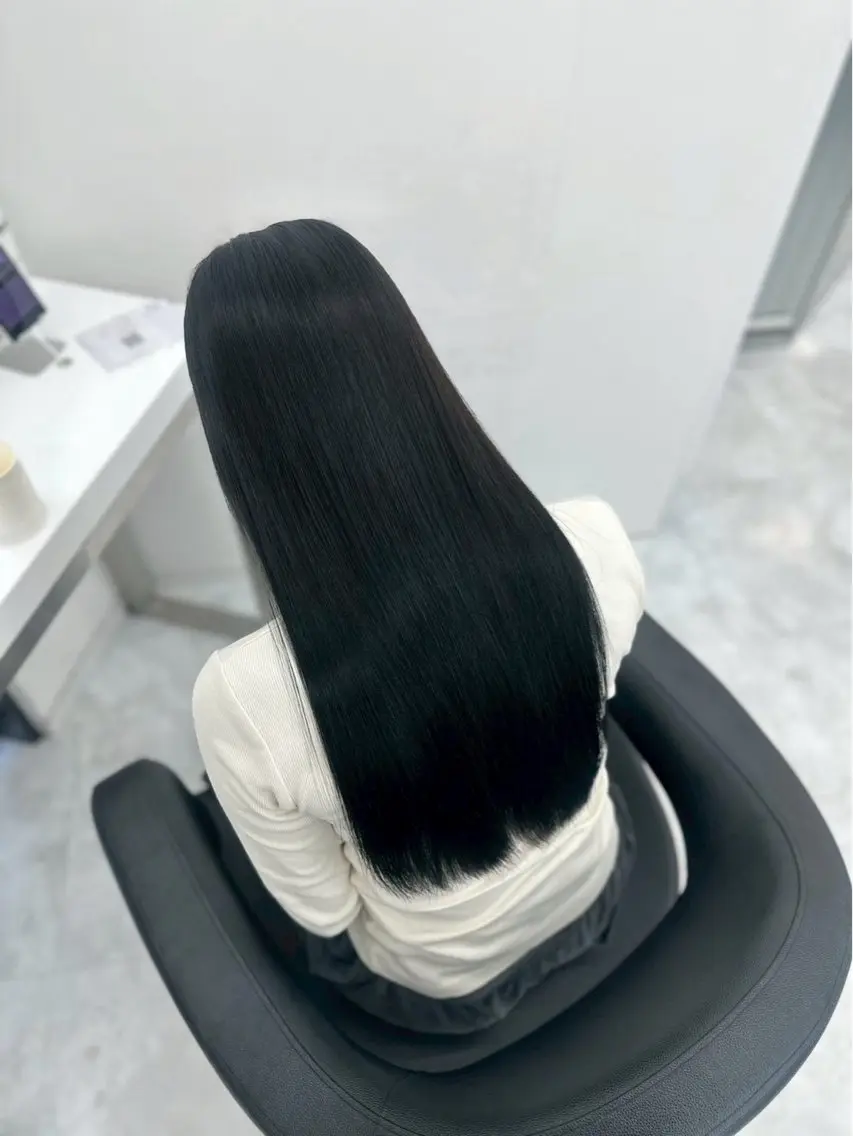 ロング カラー niina🖤 透明感×レイヤーのヘアスタイル