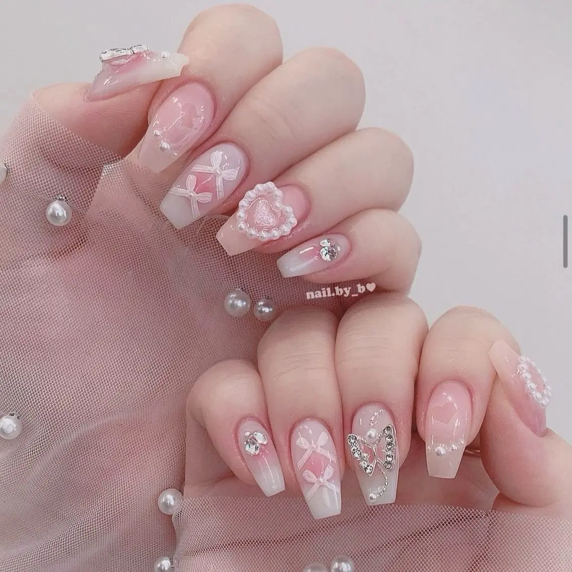 ネイル マグネットネイル ピンク ネイルチップ 冬ネイル Lee Nailsのネイルデザイン