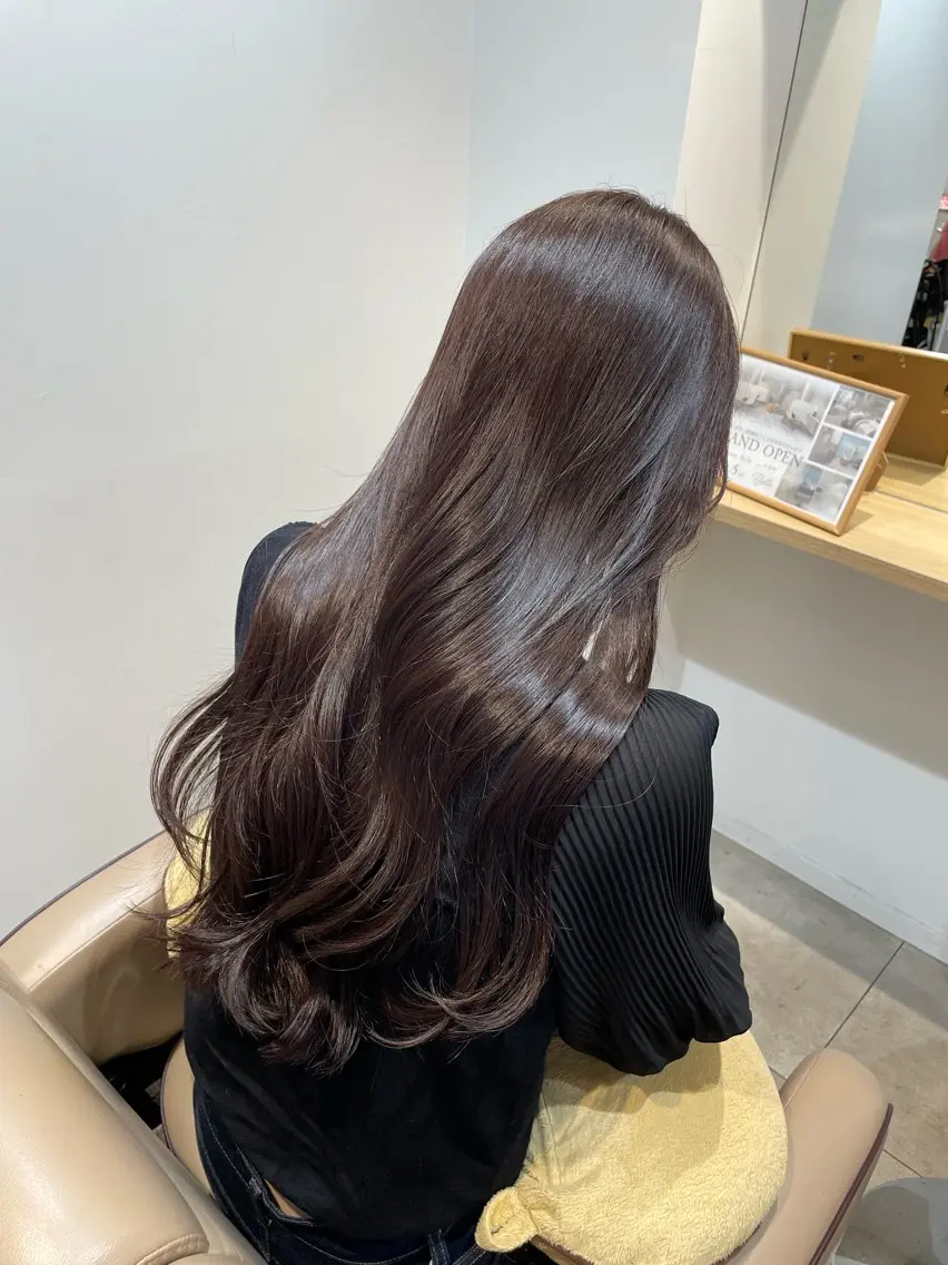 ロング カラー ブラウンカラー チョコレートブラウン MIKU .のヘアスタイル