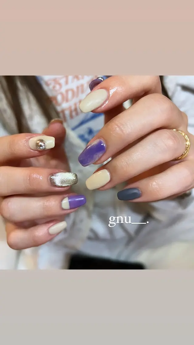 ネイル マグネットネイル ニュアンスネイル パープル ハンドネイル gnu__. nailのネイルデザイン