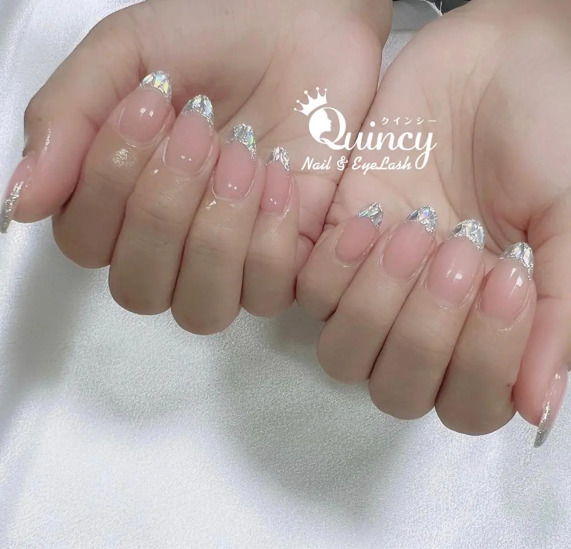ネイル フレンチネイル ガラスフレンチ Quincy ネイル&アイラッシュのマツエク・マツパデザイン