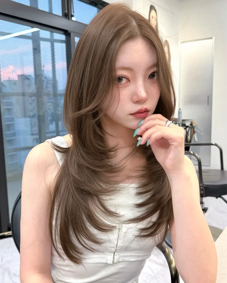 ロング カラー ロングレイヤー ベージュカラー ブラウンカラー ブラウンベージュ 透明感カラー カット ヘアカラー トリートメント 🤍髪質改善 🤍透明感カラー🤍のヘアスタイル