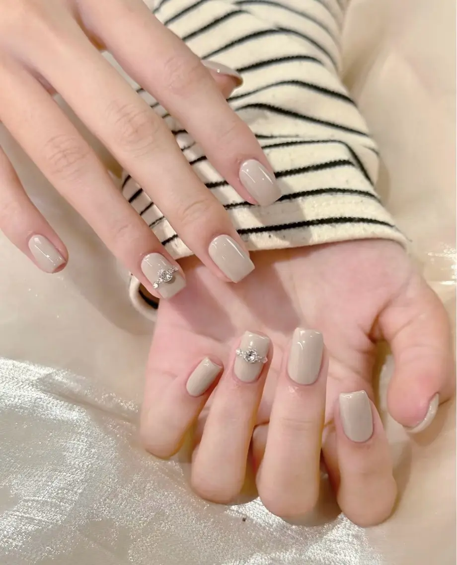 ネイル アートネイル ジェルネイル キラキラネイル 韓国ネイル オフィスネイル DAISY_NAIL 【フィルイン専門店】のネイルデザイン