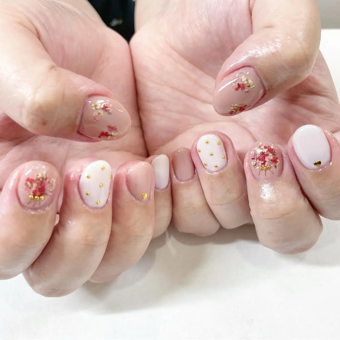 ネイル ハンドネイル フットネイル Minami 🍓のネイルデザイン