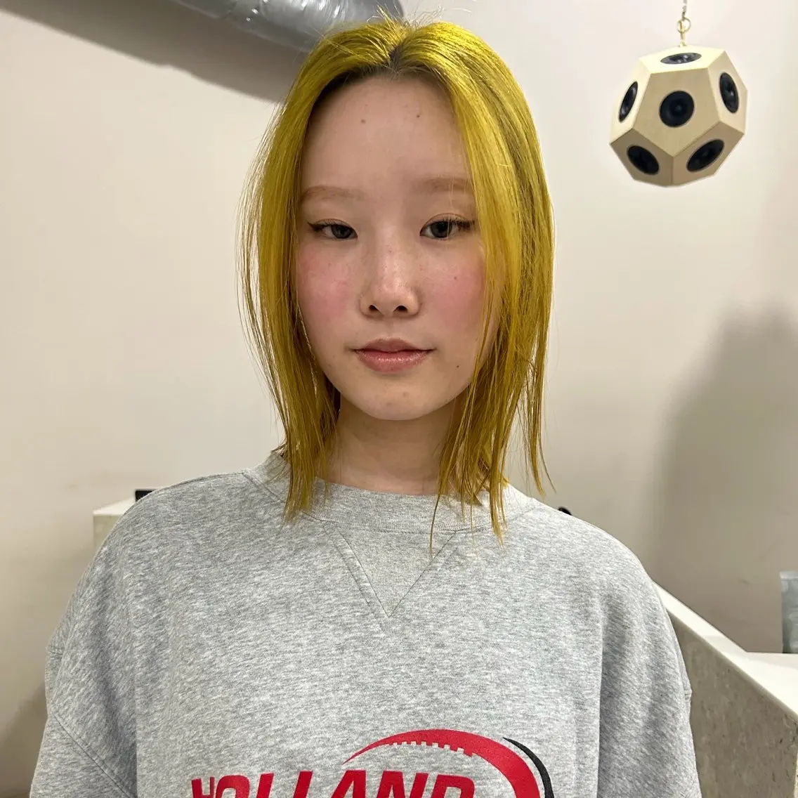 ミディアム カラー ブリーチ イエローカラー ヘアカラー カットモデル yumekaのヘアスタイル