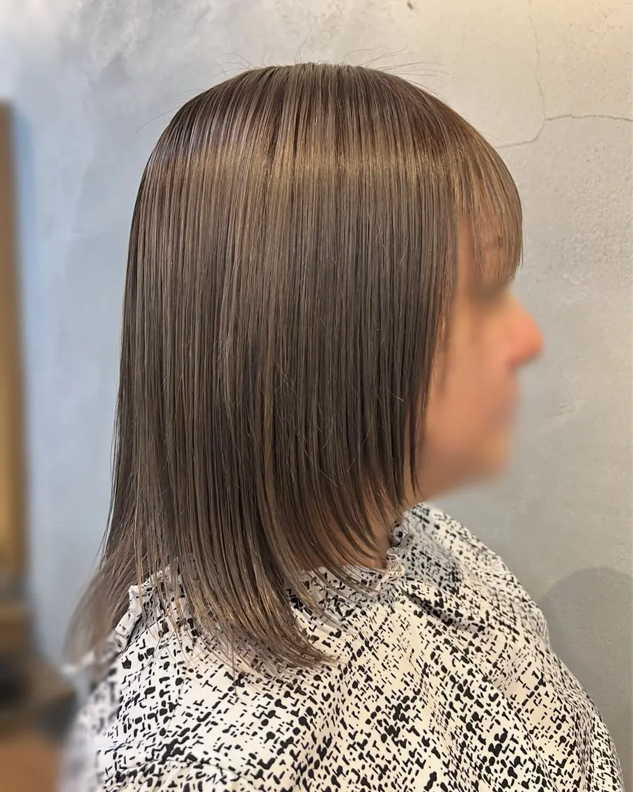 カラー ブリーチ グレージュ シルバー シルバーグレージュ raugh 谷山 楓のヘアスタイル