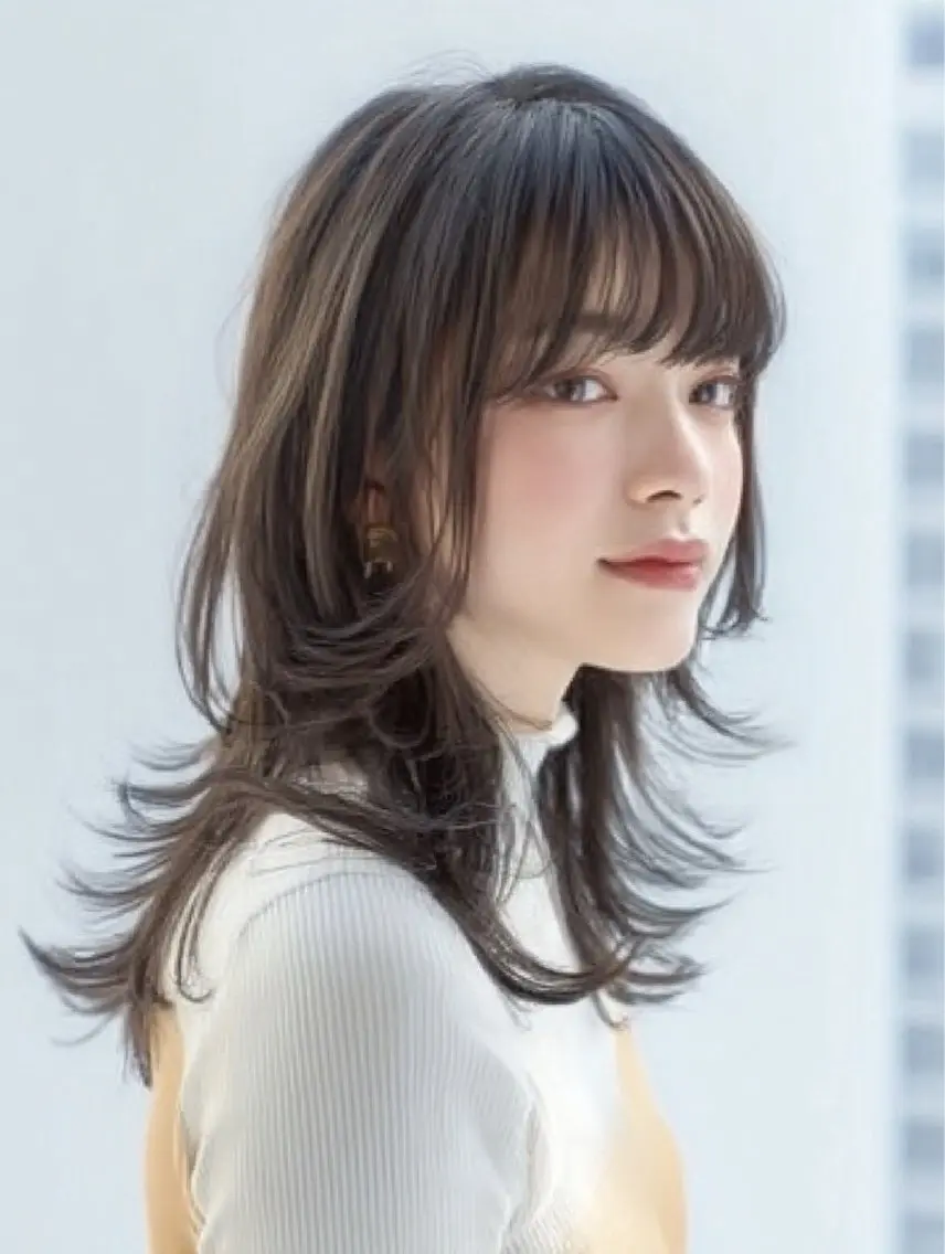 セミロング カラー ヘアカラー 韓国×艶ハイトーンが かわいい✨️リオ🍒のヘアスタイル