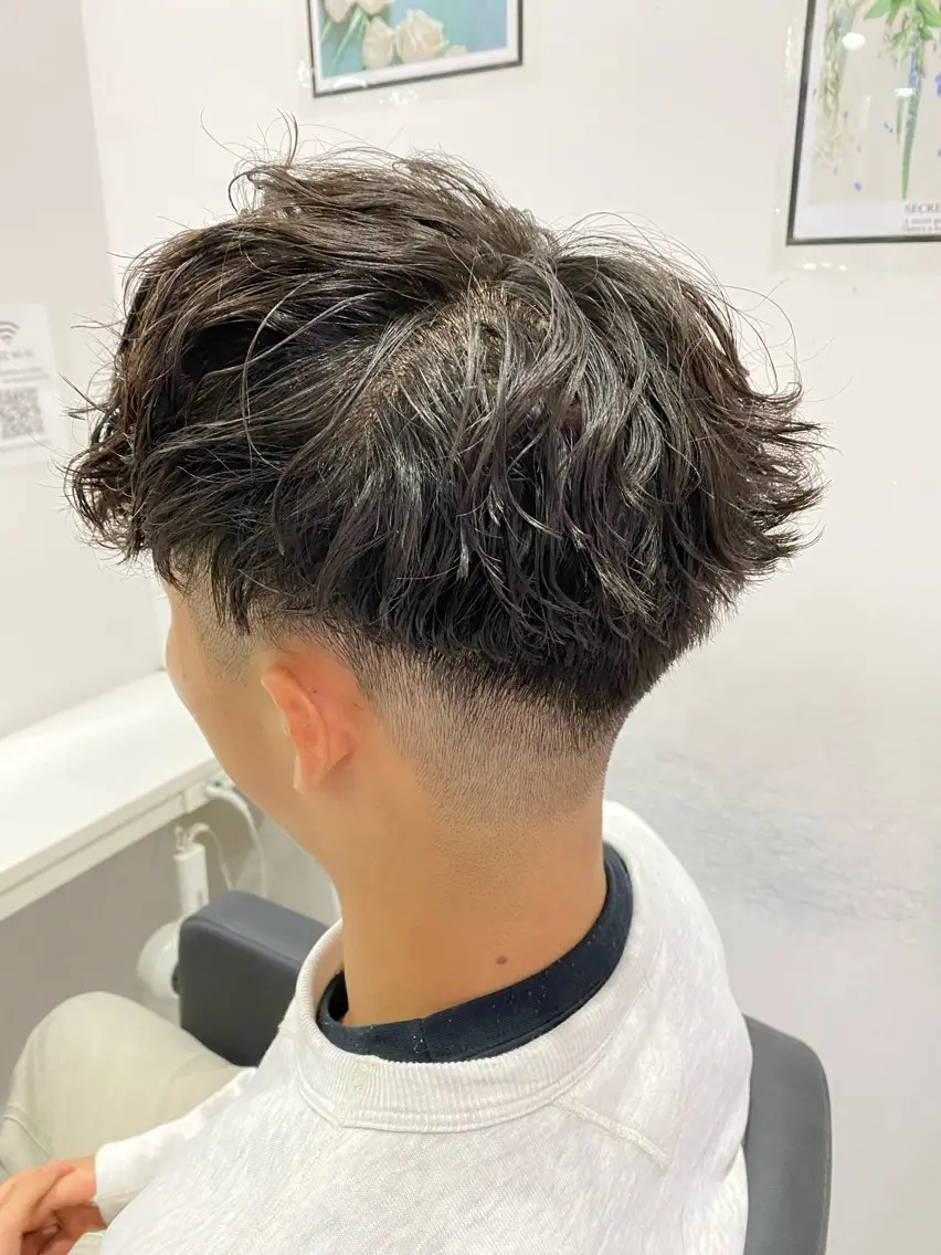 ミディアム パーマ メンズ フェードカット スペインカール 🟣メンズパーマ 川端 永遠🟣のヘアスタイル