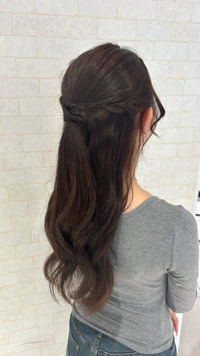 ロング カラー ヘアアレンジ ハーフアップ H. shinkaiのヘアスタイル