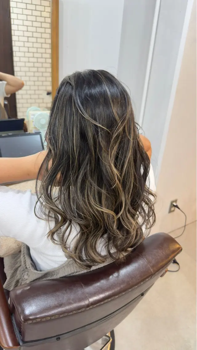 ロング ヘアカラー トリートメント 艶髪🫧透明感 💎岡庭春菜🎀のヘアスタイル