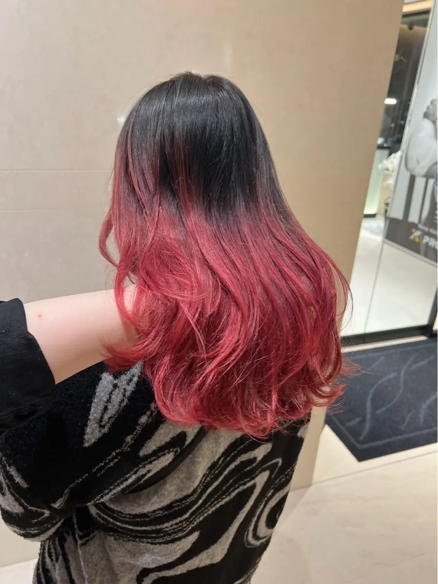 セミロング カラー デザインカラー ⭐️ダブルカラー推し lisaaaa⭐️のヘアスタイル