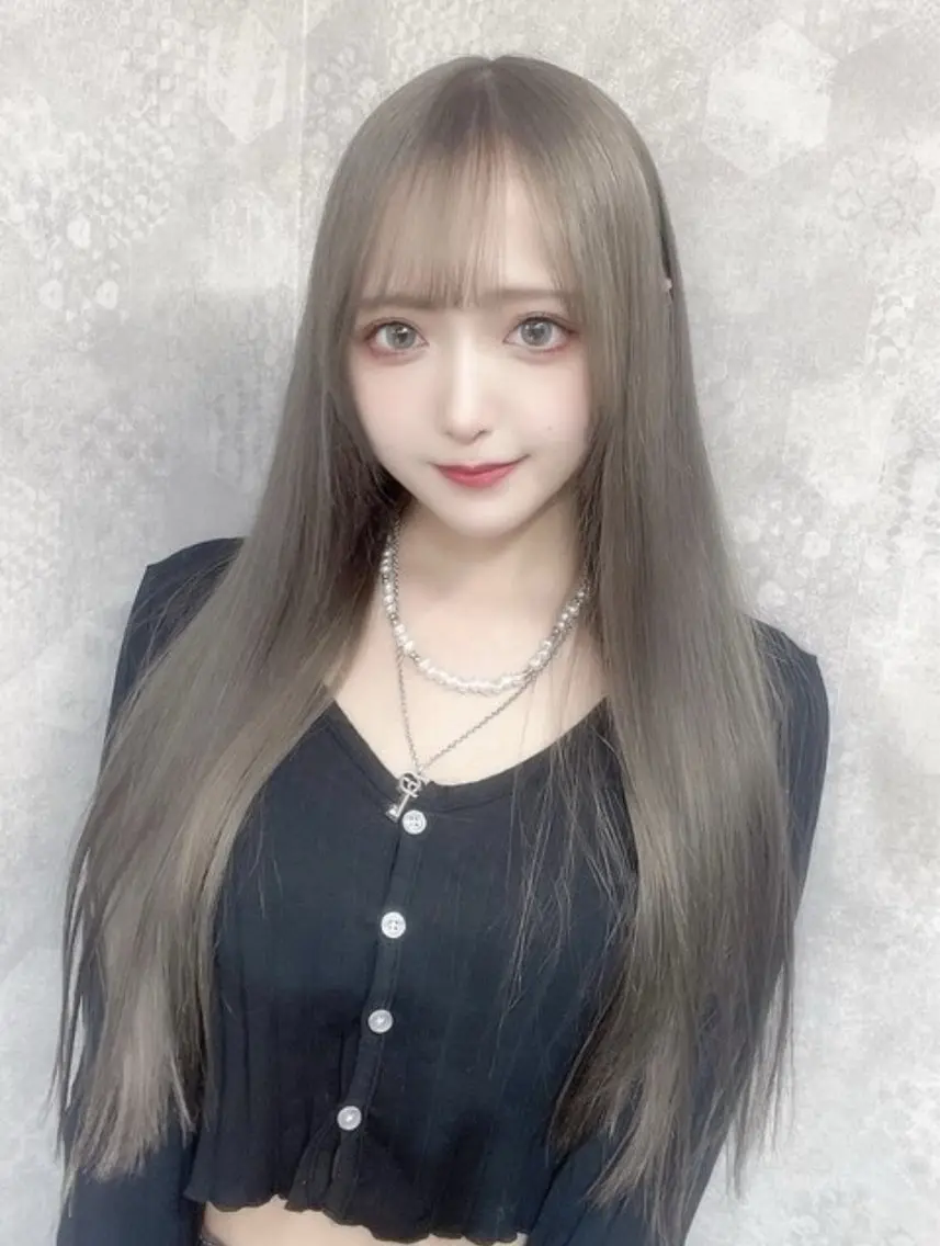 セミロング カラー アッシュ アッシュグレー ベージュカラー ブリーチ ブロンド ヘアカラー トリートメント 【ときめき屋さん🎀 ハイトーン大和🎀】のヘアスタイル