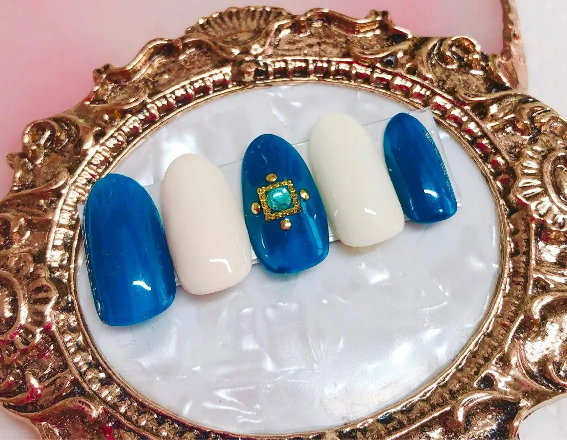 ネイル シンプルネイル CROWN プライベートサロンのネイルデザイン