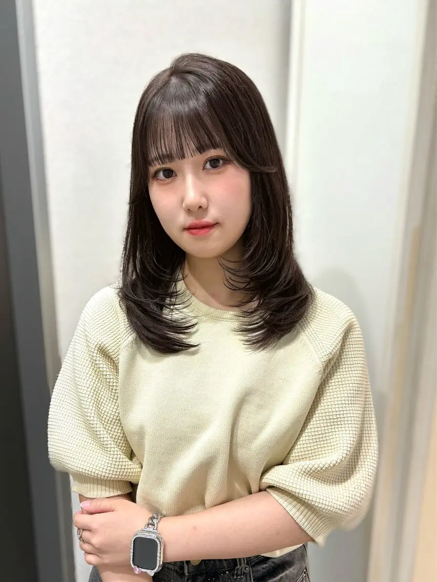 ミディアム カラー 透明感カラー グレージュ レイヤーカット カット ヘアカラー トリートメント MEI🎀つやカラー 🎀レイヤー🎀渋谷のヘアスタイル