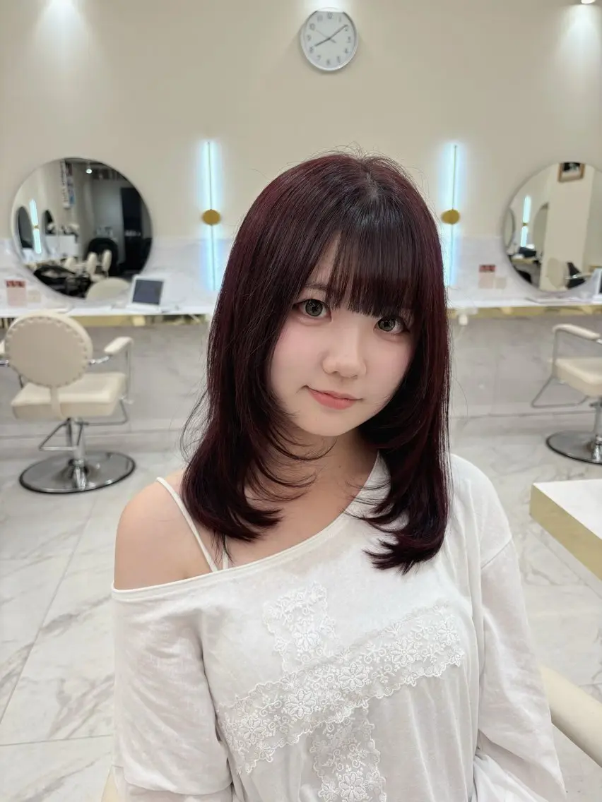 セミロング カラー ケアカラー 透明感カラー ピンクカラー ローズカラー くびれヘア ヘアカラー aku💞韓国風🩷 ピンクカラー🎀🩷のヘアスタイル