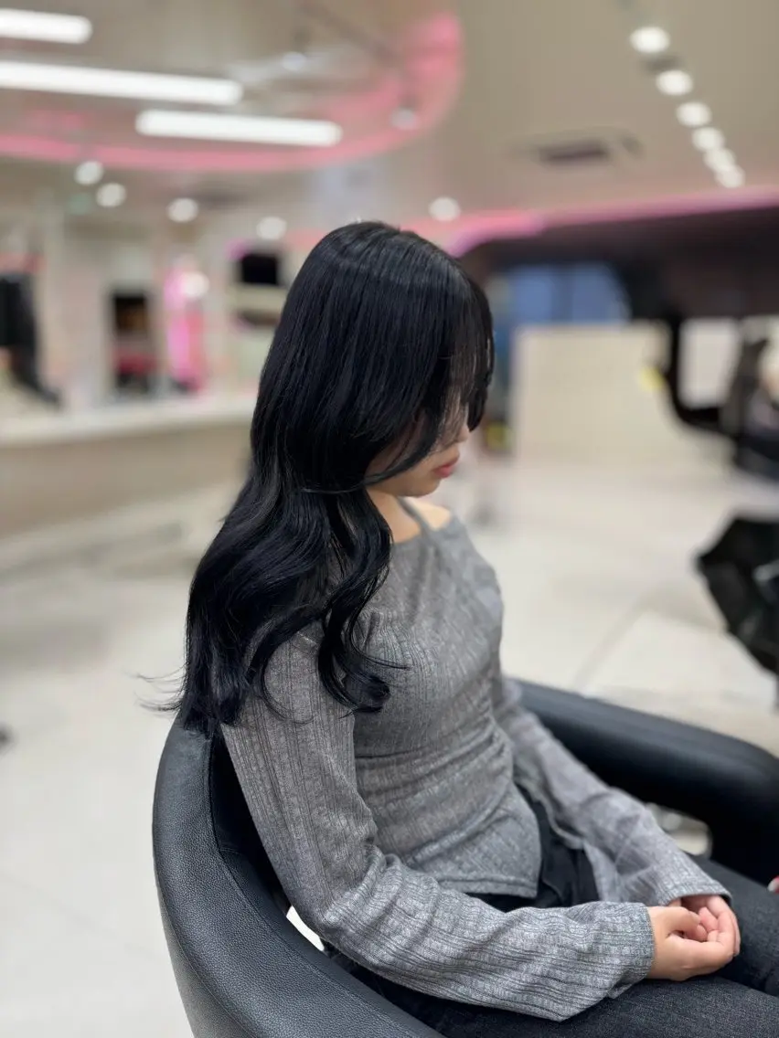 ロング 韓国風ヘア 似合わせカット ヘアカラー トリートメント 縮毛矯正× ブルーブラック/池袋のヘアスタイル